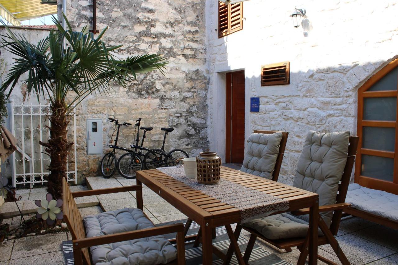Joseph'S Yard Apartment Rovinj Buitenkant foto